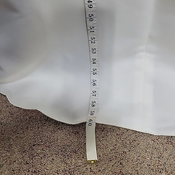 Elegant White Pleated Dress - Picture 13 of 16